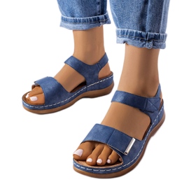 Marinblå sandaler med låg kil från Vallis