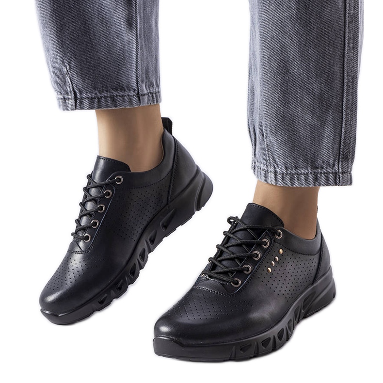 Svarta brogues i genombrutet läder från Brodeur