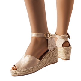 BM Gold wedge espadrilles från Trails gyllene