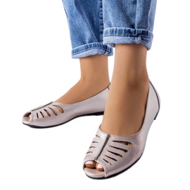 Silvermetallic cut-out ballerinor från Fongemie silver-