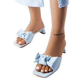 Ekblå sandaler med rosett