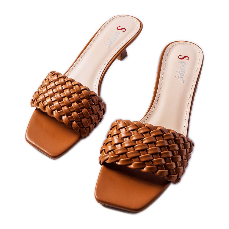 Bruna sandaler med låg klack från Burbank