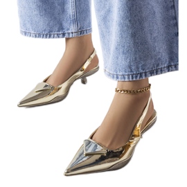 Guld sandaler med låg klack från Gougeon gyllene