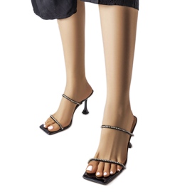 Svarta högklackade sandaler med Paso strass