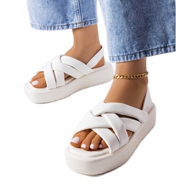 Hästsko vita platåsandaler