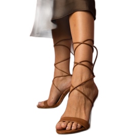 Bruna snörsandaler från Aceline