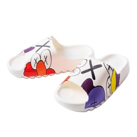 Vita tofflor med slitbana och tryck