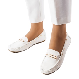 Vita loafers dekorerade med Seattle-applikationen