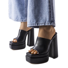 BM Svarta högklackade sandaler från Mercure