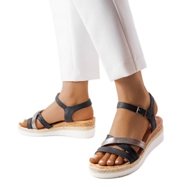 Svarta kilasandaler från Ridenour