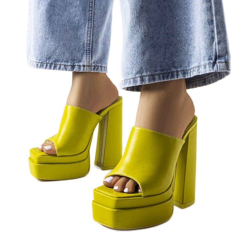 Gröna högklackade sandaler från Mercure