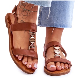 Platta sandaler för kvinnor med ett dekorativt band Brunt bär