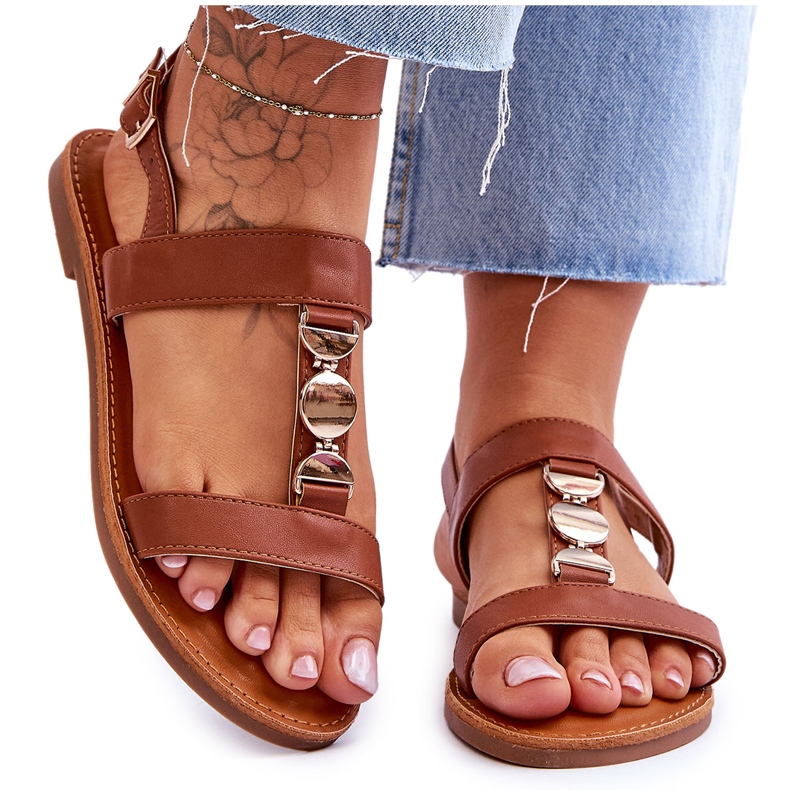 Platta sandaler för kvinnor med ett dekorativt band Brunt bär