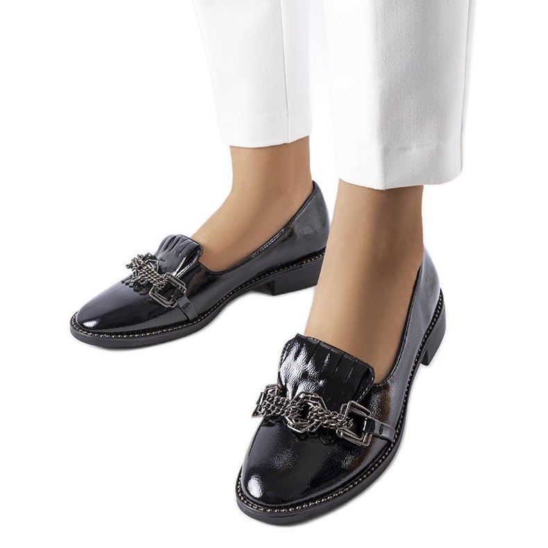 Butternötsvarta lackade skor