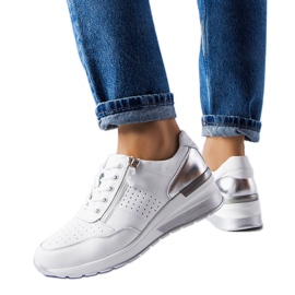 Jazzar vita genombrutna läderskor