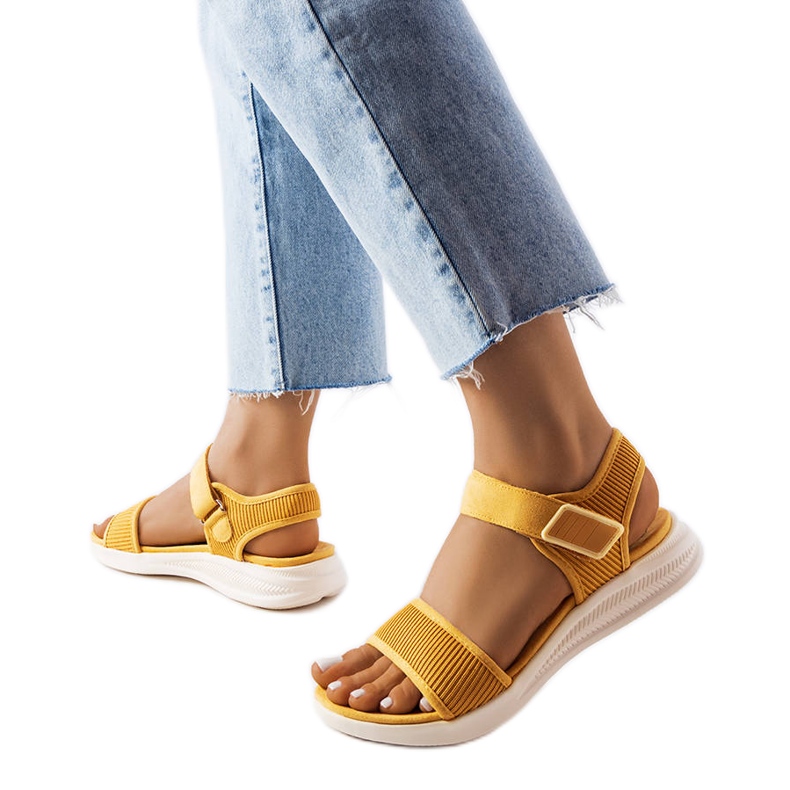 Gula sportsandaler från Bériault