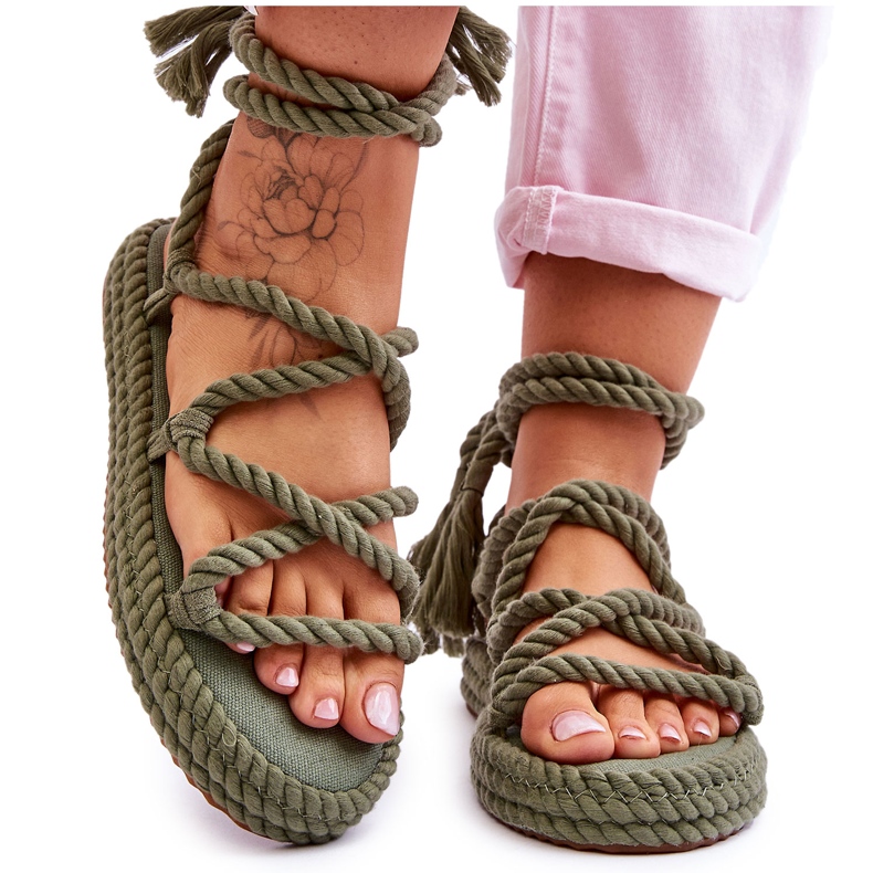 Knytna sandaler på en tjock plattform Grön kan inte vänta