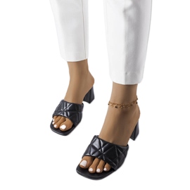 Svarta sandaler med klack från Merley