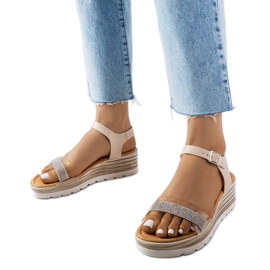 Beige sandaler från Bussière