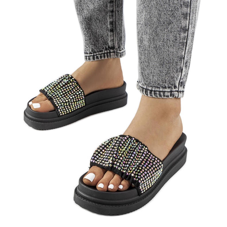 Svarta sandaler på plattform med cubic zirconias från Franet