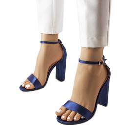Marinblå sandaler med hög klack från Rive