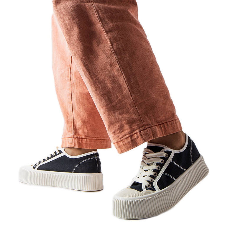 Castanthei svarta platåsneakers