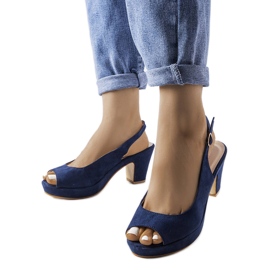 Marinblå blocksandaler från Dionne