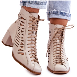 Genombrutna läderstövlar Maciejka 05508-22 Ljus beige