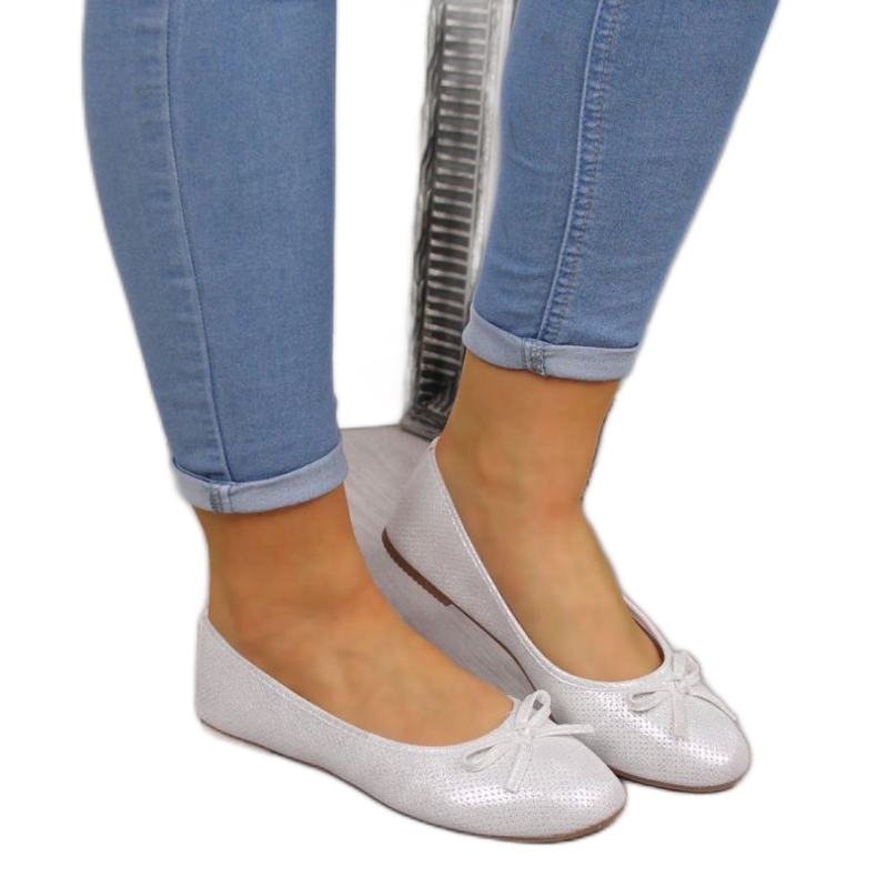 Ballerinor med rosett eVento W 1136 vit silver