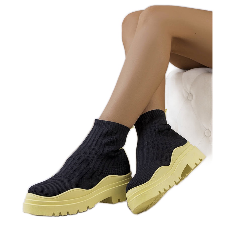 Svarta och gula höga sneakers från Marks