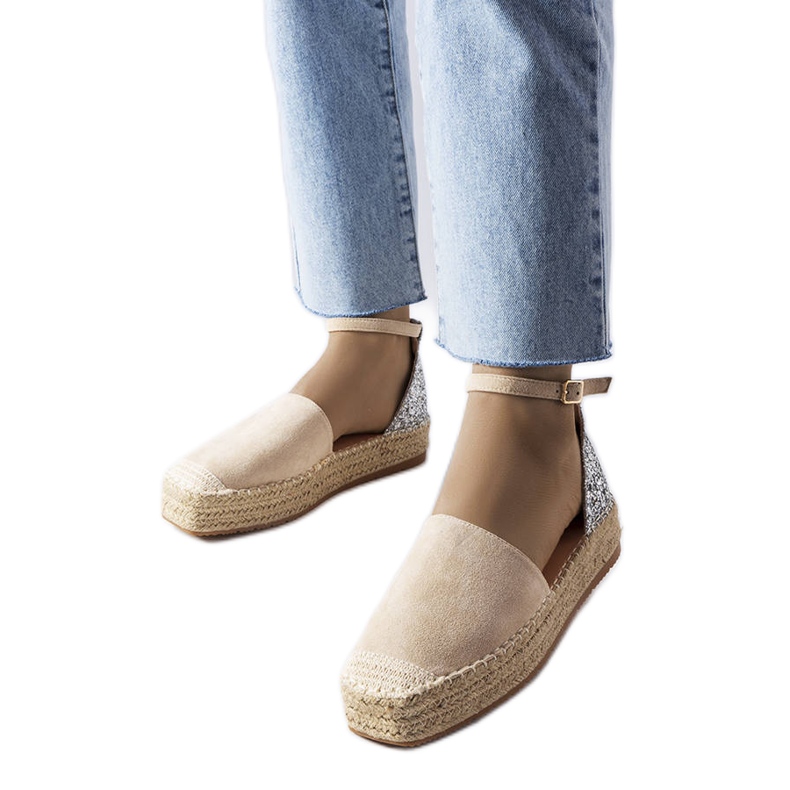 Beige espadrillor med glitterinlägg från Myasia