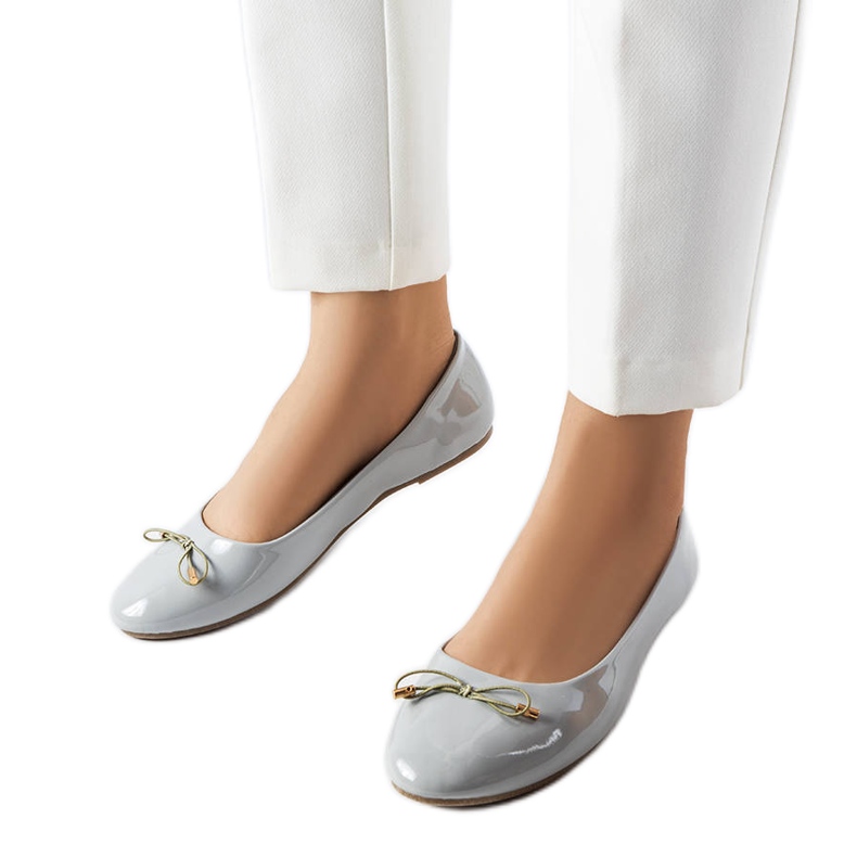 Lakewood grå lackade ballerinor