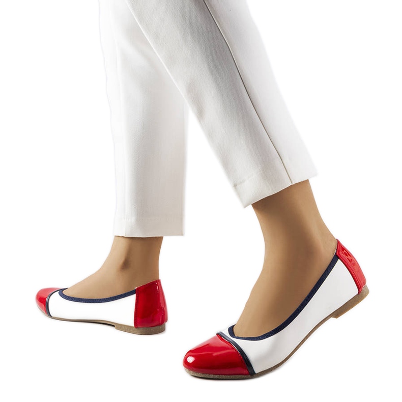 Röda och vita ballerinor från Salmons