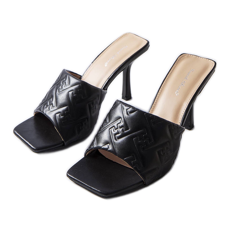 Svarta eleganta sandaler med klack från Cambrina