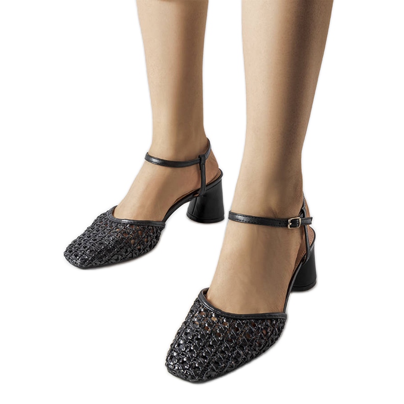 Svarta genombrutna högklackade sandaler från Werina