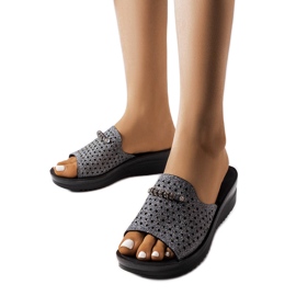 Grå blanka sandaler från Liisa