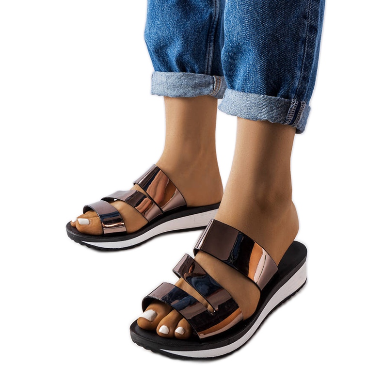 Silverlackade Tilde tofflor brun