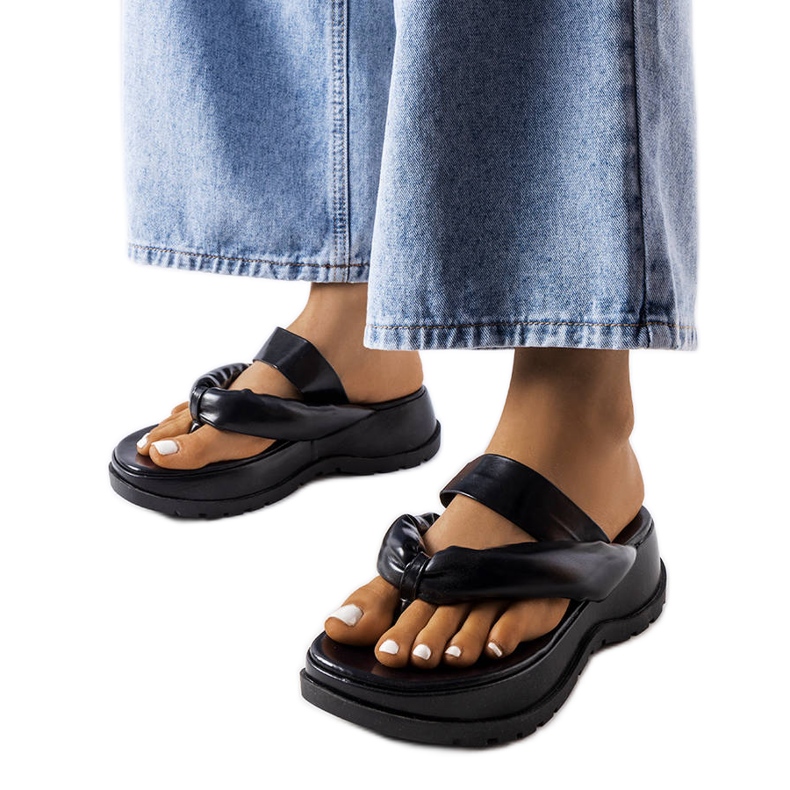 Inna Svarta chunky flip-flops från Lupi
