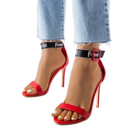 Frimurarröda sandaler med hög klack