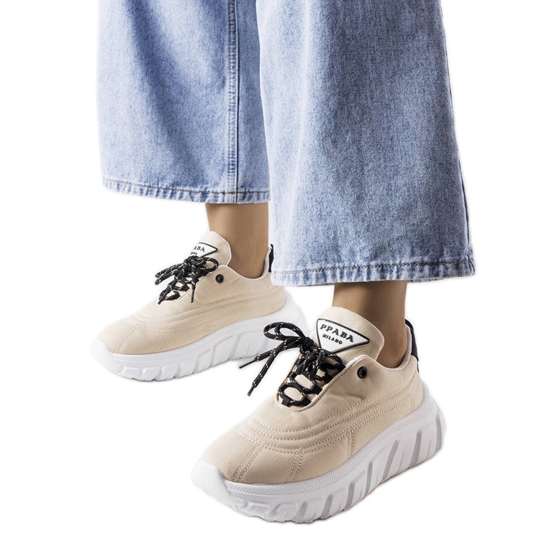 Beiga sneakers från Aisys beige