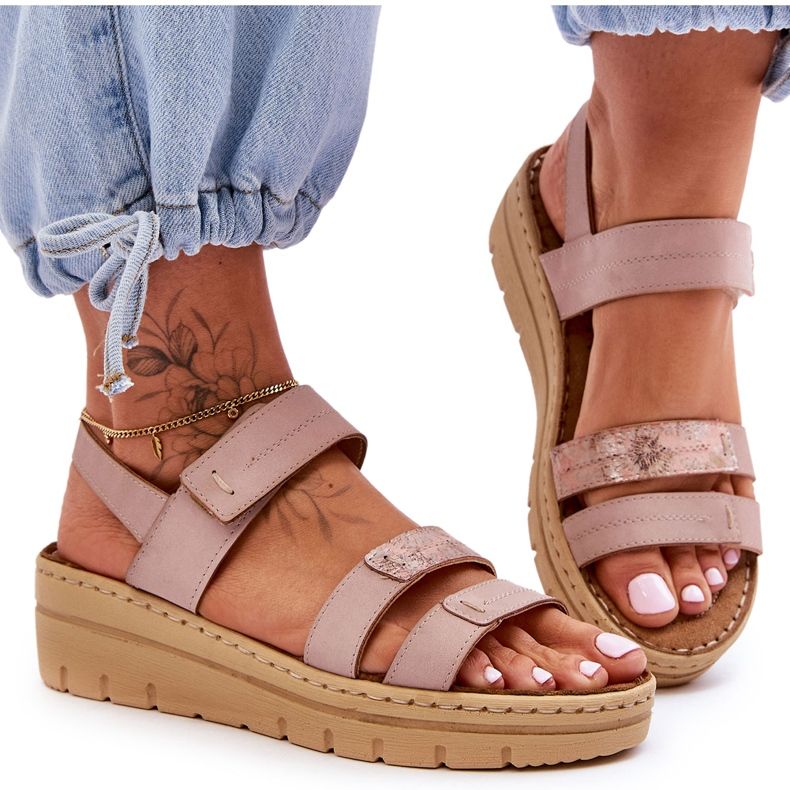 Vinceza Lädersandaler för kvinnor med kardborrerosa fräsch look