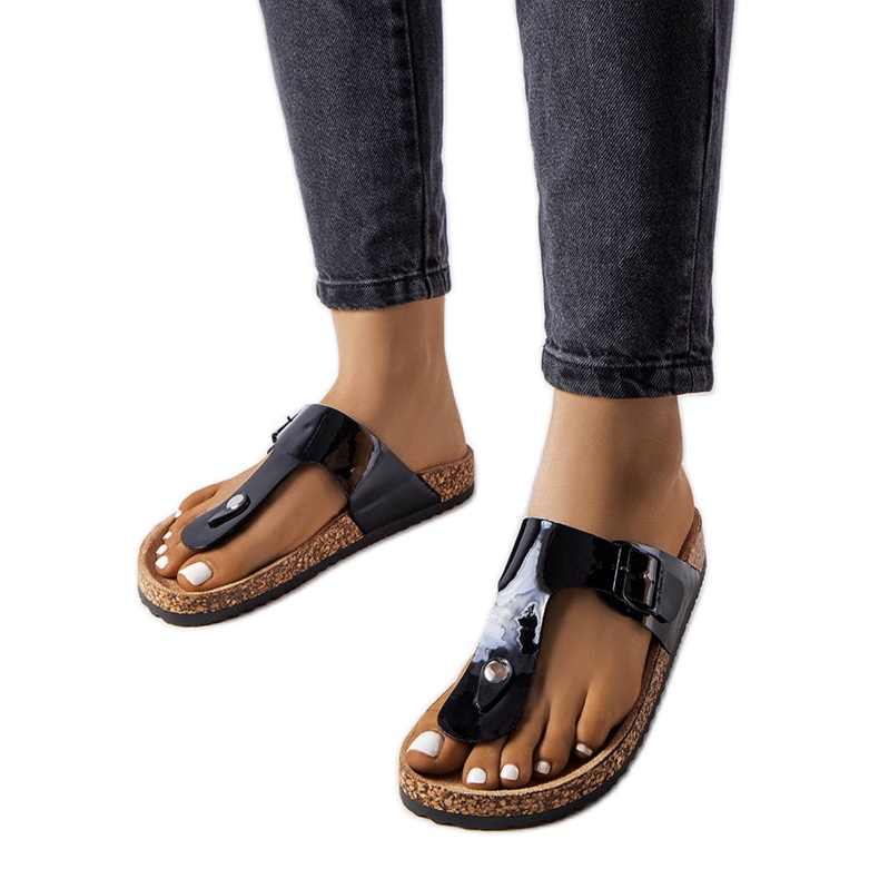 Svarta flip flops med spännen från Lee Cooper LCW-22-35-1170L