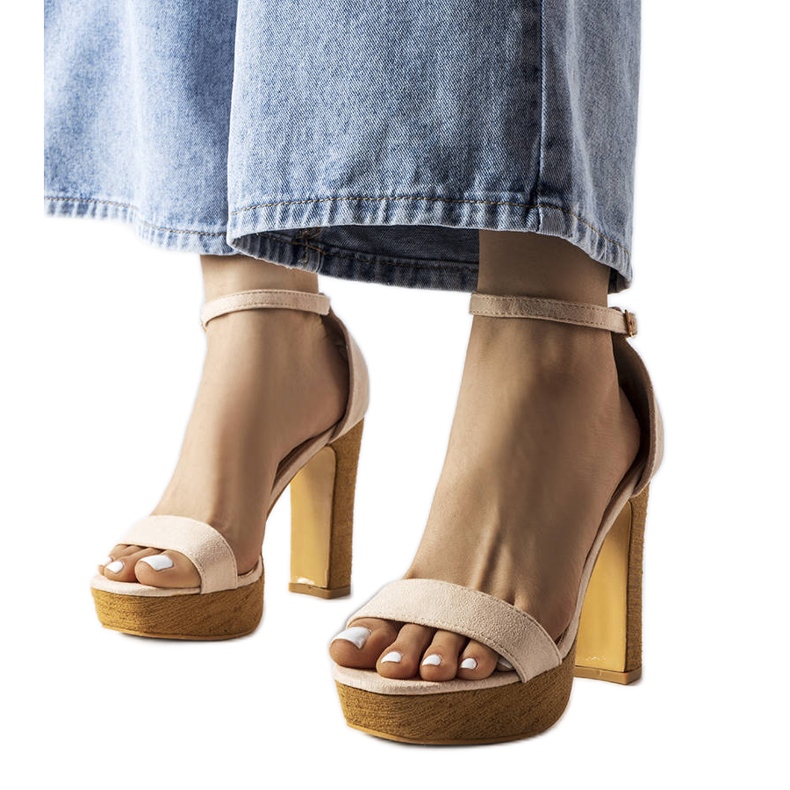 Inna Beige högklackade sandaler från Selsa