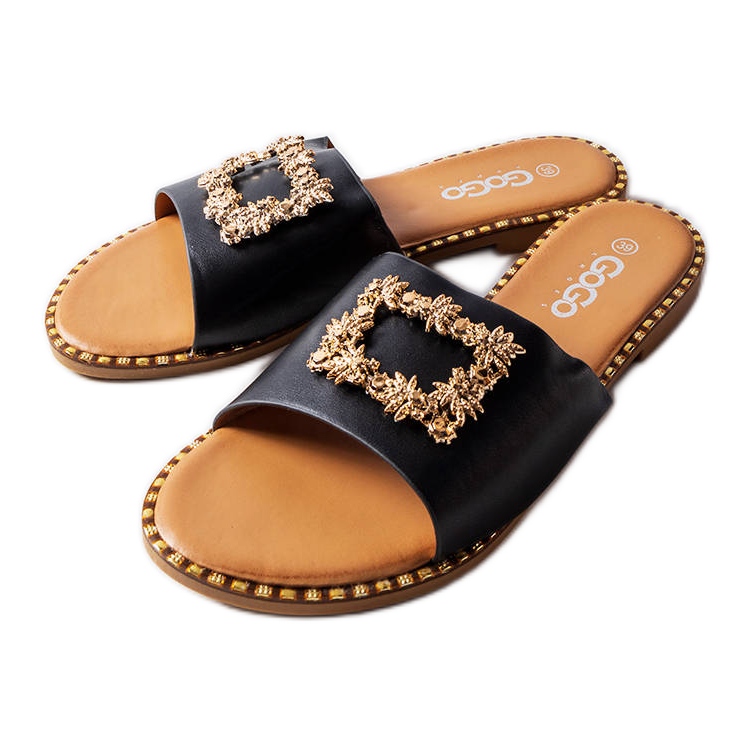 Miriams svart utsmyckade flipflops