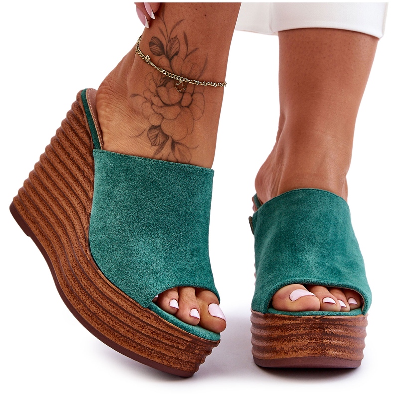 Ljusa flipflops på en massiv plattform Grön Good Vibe