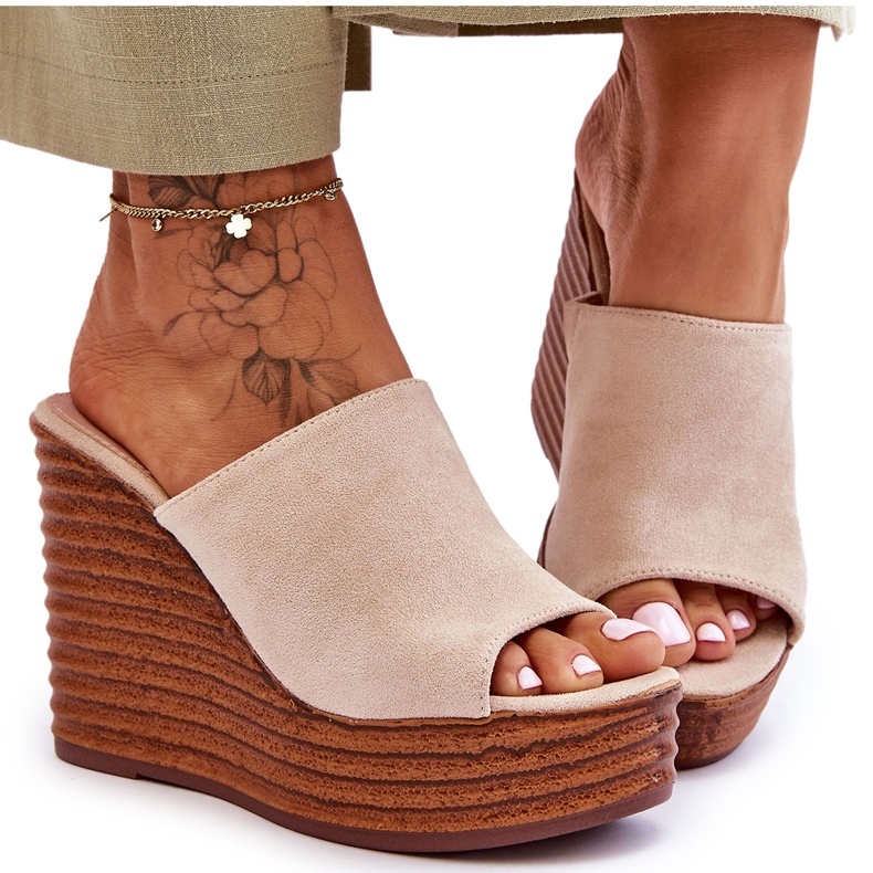 Ljus mulor På En Massiv Plattform Beige Bra Vibe