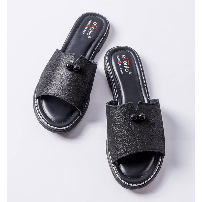 Svarta metallic sandaler med pärlor från Frederi