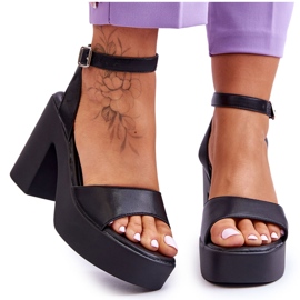 FS1 Fashionabla sandaler på massiva svarta karminklackar