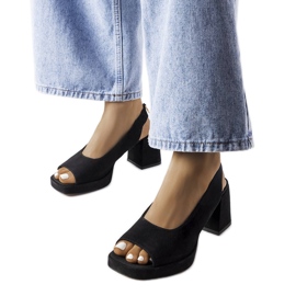 Svarta veloursandaler från Karino