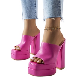 Rosa högklackade diabilder från Mertzon